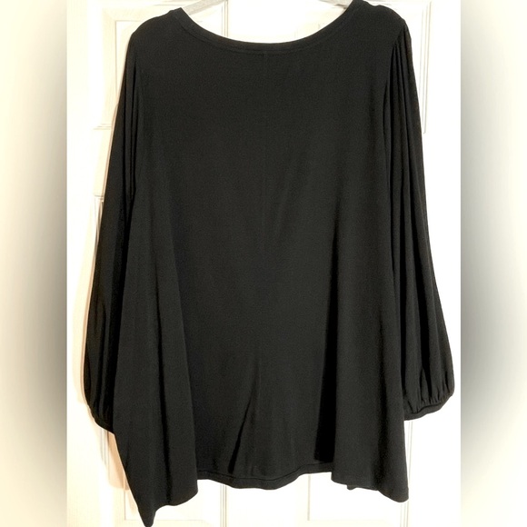 NWOT Lane Bryant Women's Plus Size V Neck Black
Top Size 26/28 - Picture 4 of 4